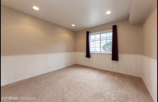 Building Photo - 9397 Bay Colony Dr
