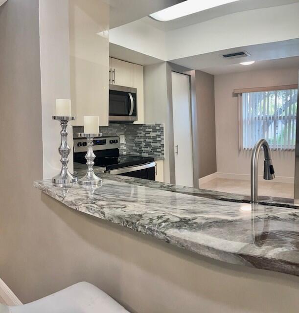 Building Photo - 6600 S Oriole Blvd