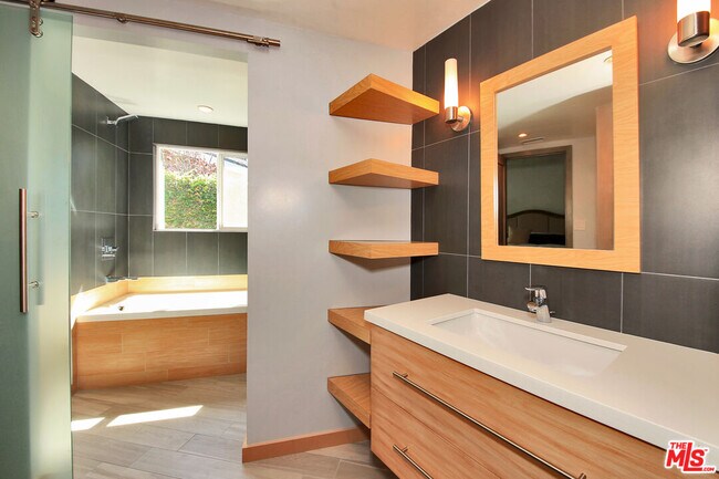 Building Photo - 3054 Elvido Dr