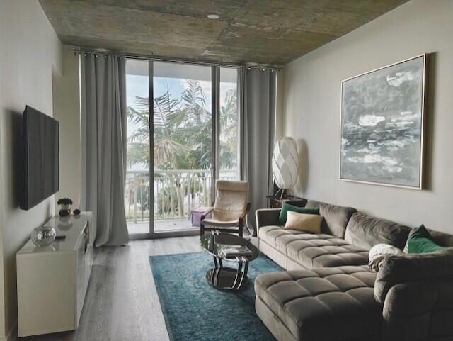 Building Photo - 300 S Australian Ave