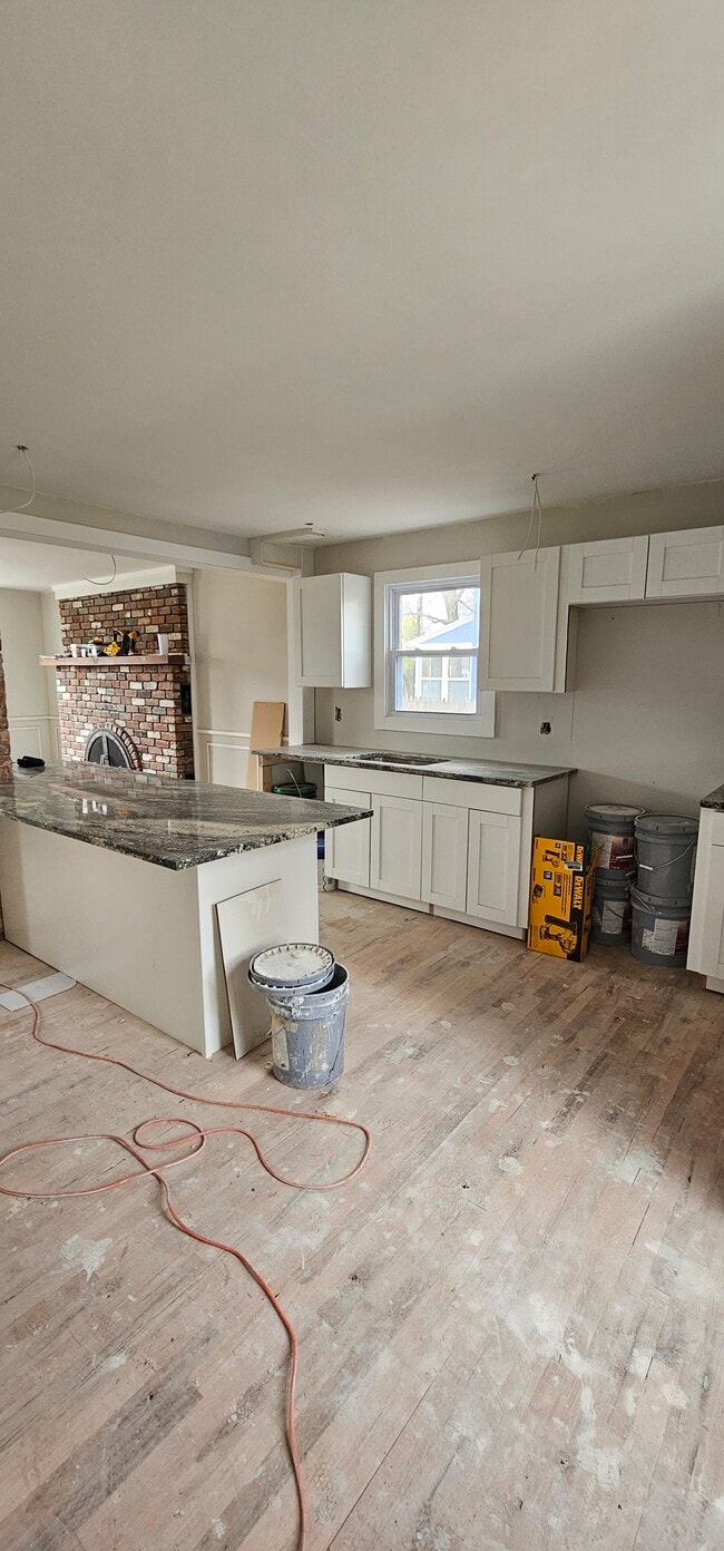 Primary Photo - 131 Bradley Ave
