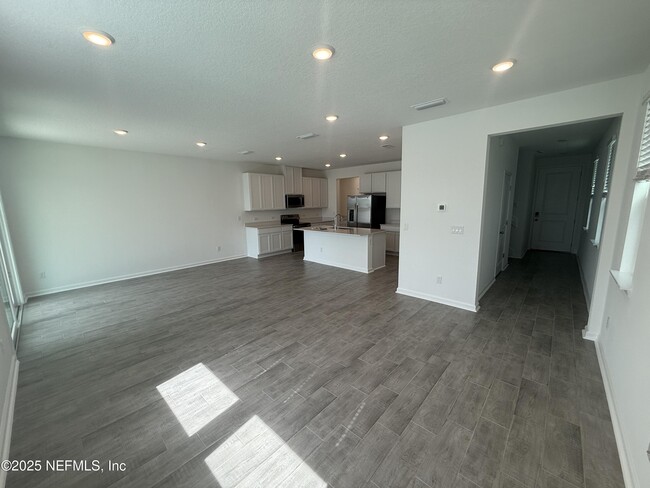 Building Photo - 6850 Rhapsody Rd