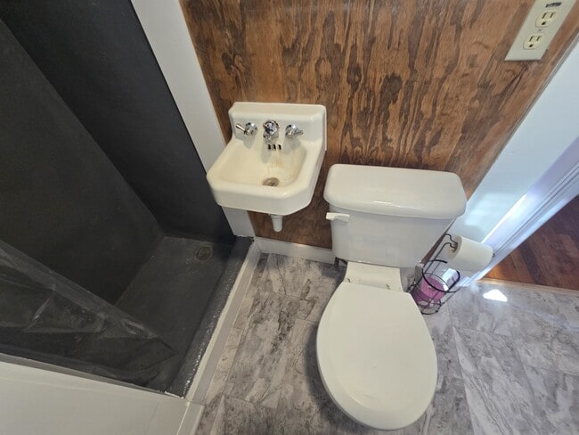 Building Photo - 316 N Walnut St