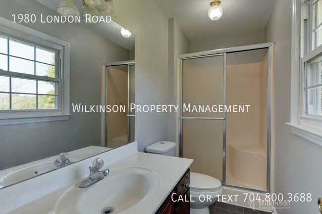 Building Photo - 3 Bedrooms, 2 Baths Ranch In Mooresville Q...