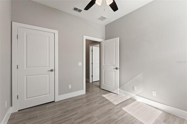 Building Photo - 326 Royal Palm Wy