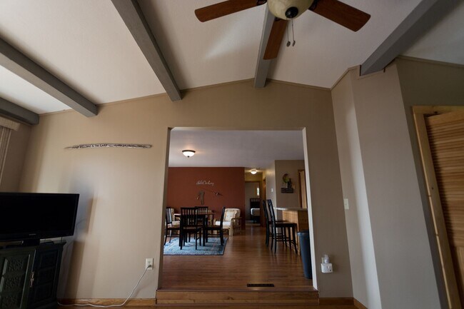 Building Photo - Furnished 2 Bedroom Home for Rent on Lake ...
