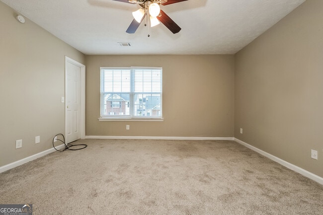 Building Photo - 815 Lakeside Cir