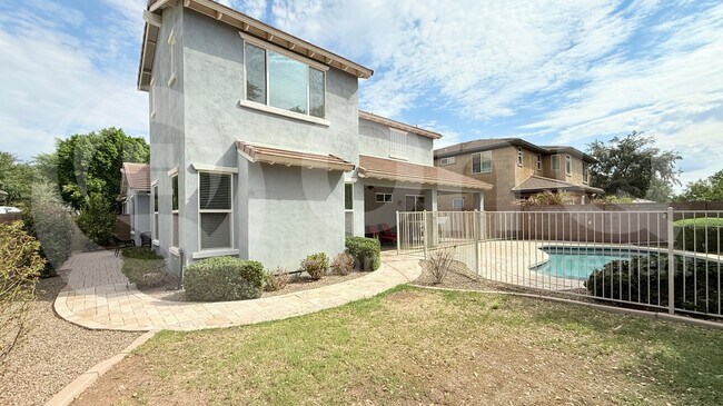 Building Photo - 3945 E Mesquite St