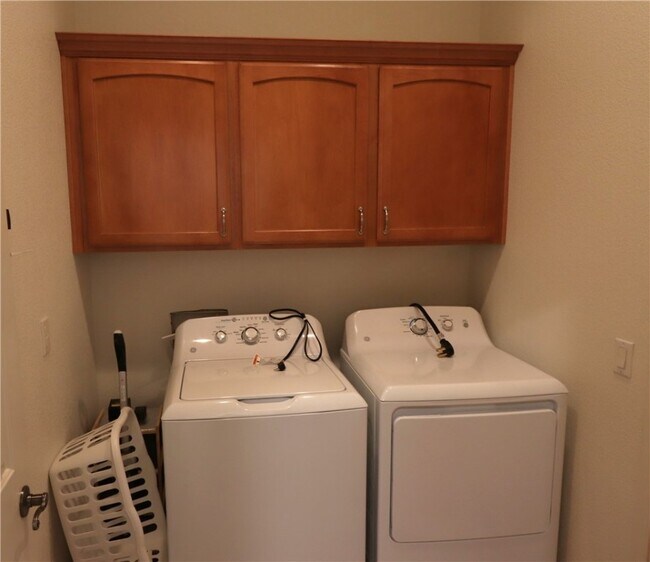 Building Photo - 2885 Esmerelda Dr