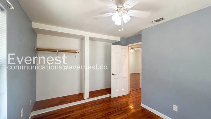 Building Photo - 118 Cravens Ave