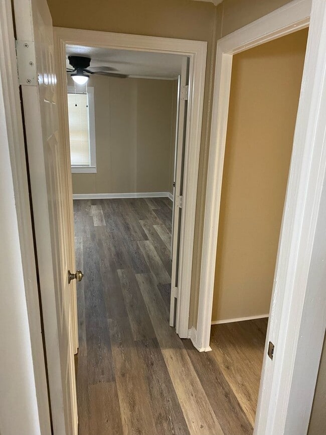 Building Photo - 4 Bed 1 Bath House