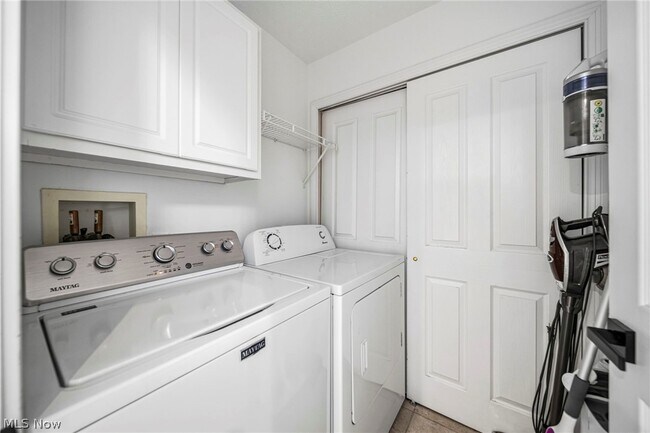 Building Photo - 351 E Legend Ct