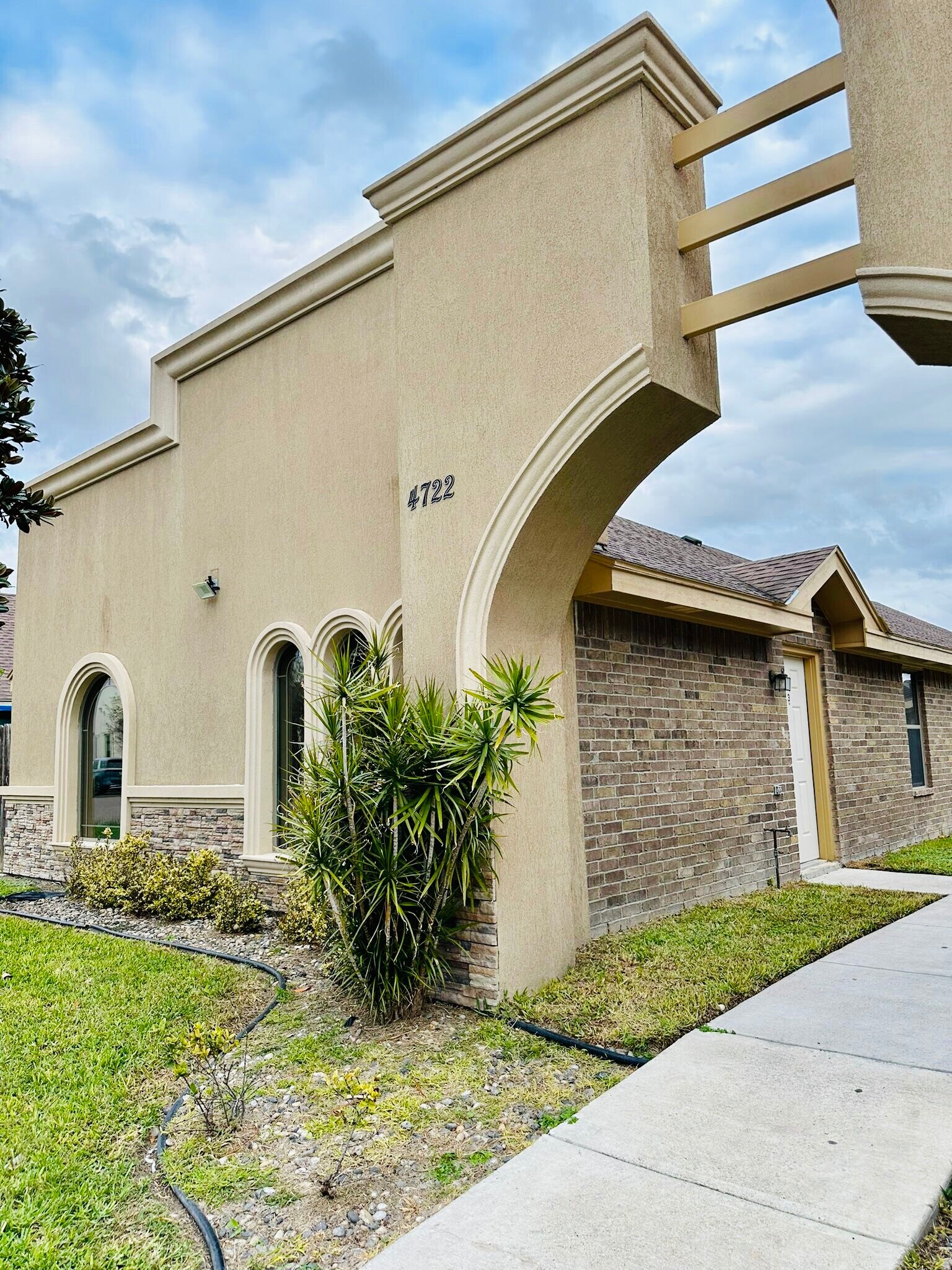 Building Photo - 4722 N Dogwood St