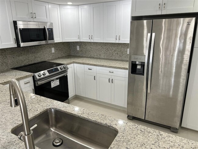 Building Photo - 1331 SW 124th Ct