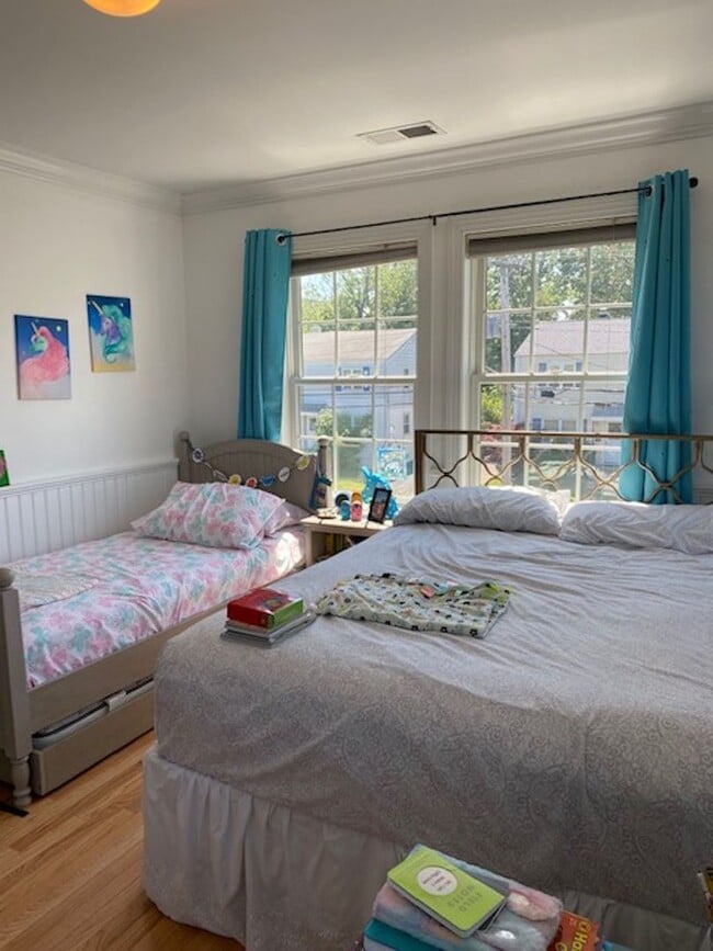 Building Photo - Three Bedroom 3.5 baths Townhouse for Rent...