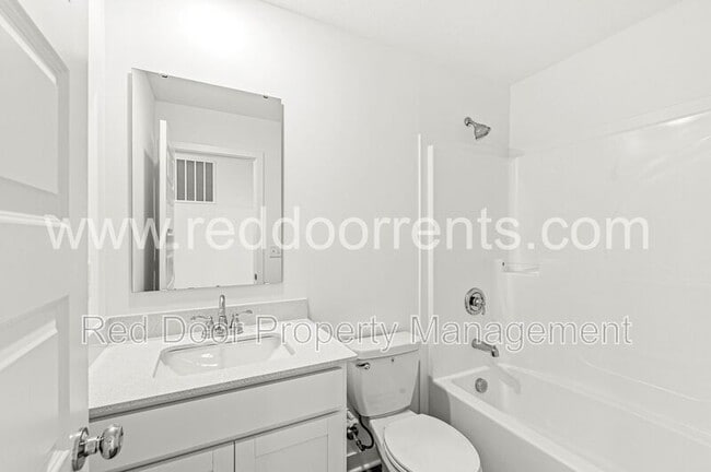 Building Photo - 2956 Grand Rdg Dr