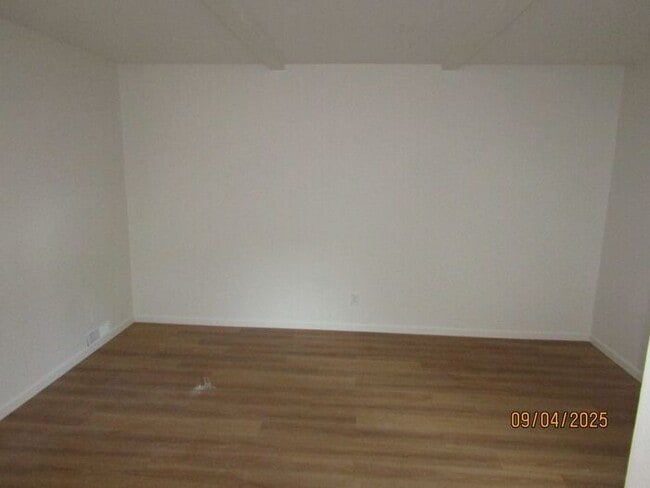 Building Photo - Newly remodeled single story home walking ...