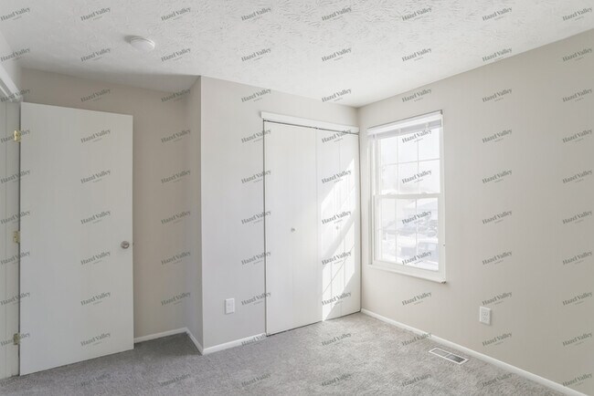 Building Photo - 3715 Big Walnut Dr