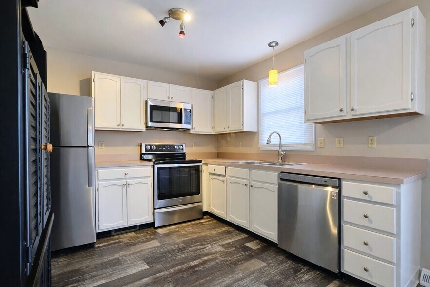 Building Photo - 27 Penny Ln