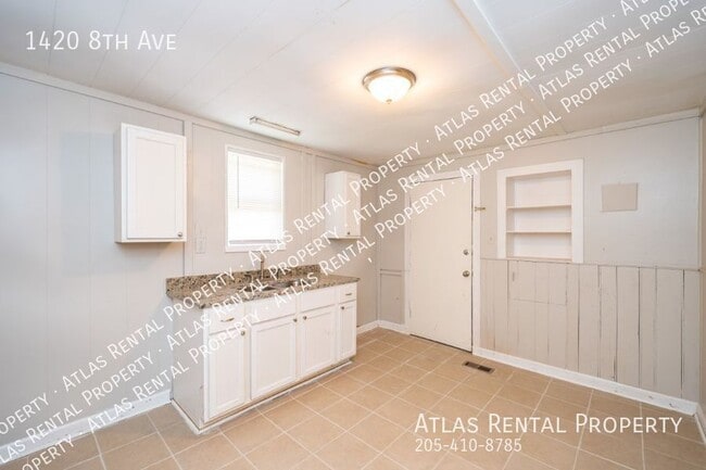 Building Photo - 1420 8th Ave