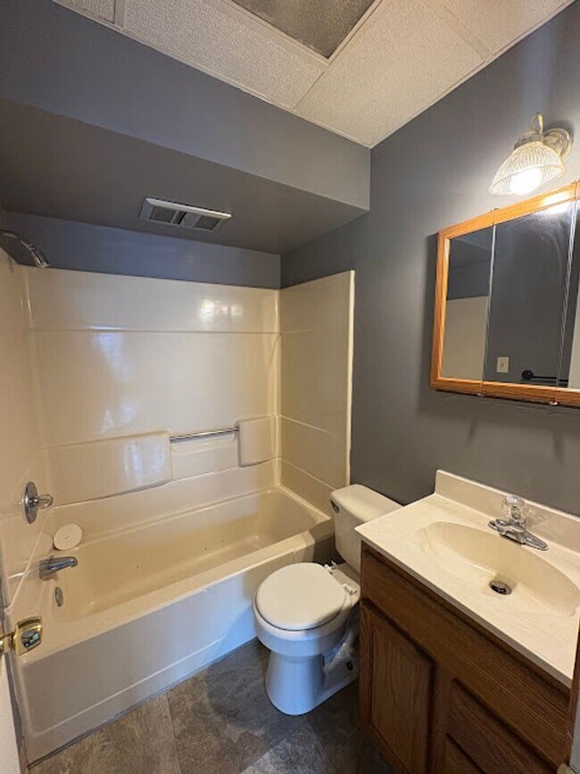 Building Photo - Jonna Martin Wilbeth Duplex