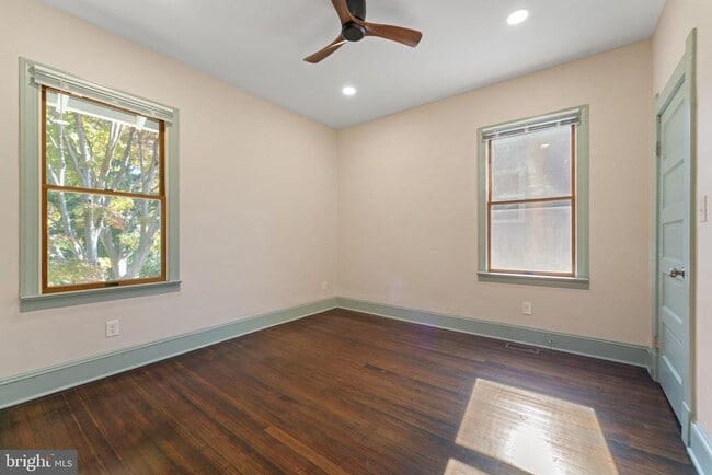 Building Photo - 6107 44th Ave