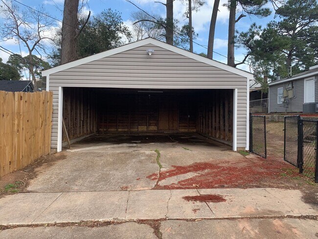 Building Photo - 1068 Blanchard Pl