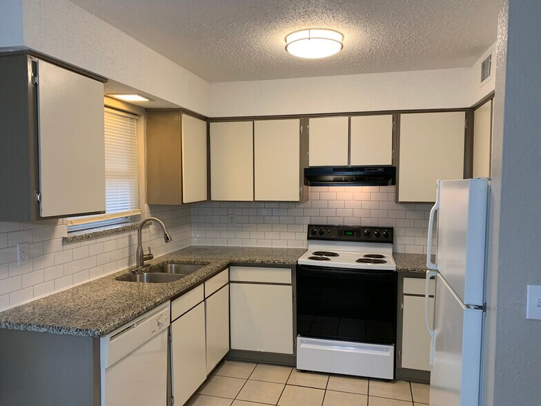 Updated kitchen with plenty of light! - 2142 W Brooks St