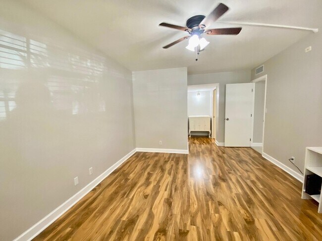 Building Photo - 3051 N Course Dr