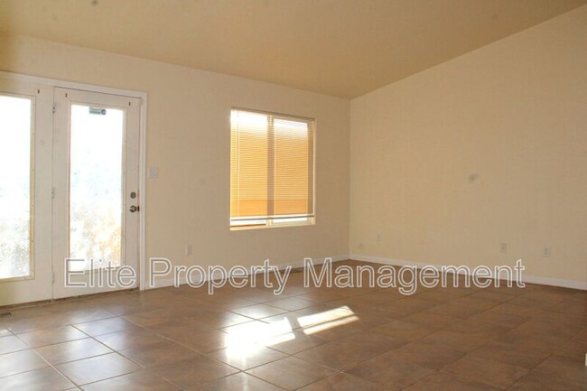 Building Photo - 685 S McCoy Dr