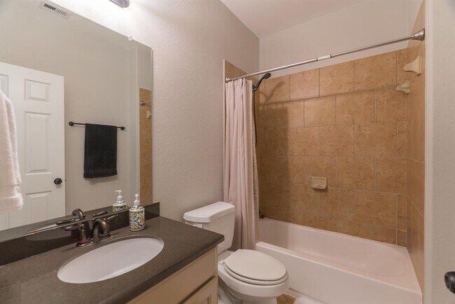 Building Photo - 51 N Marshside Pl