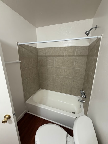 Building Photo - 525 Jacmar Dr