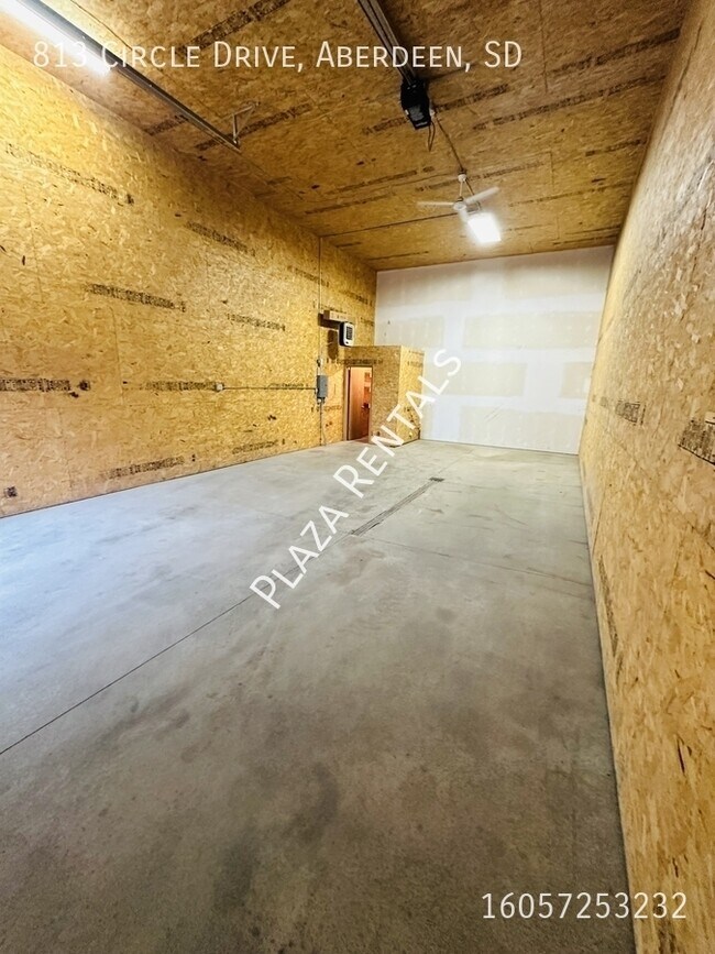 Building Photo - 1624 6th Ave SW