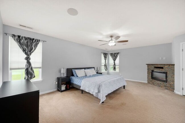 Building Photo - 1143 Hampton Dr