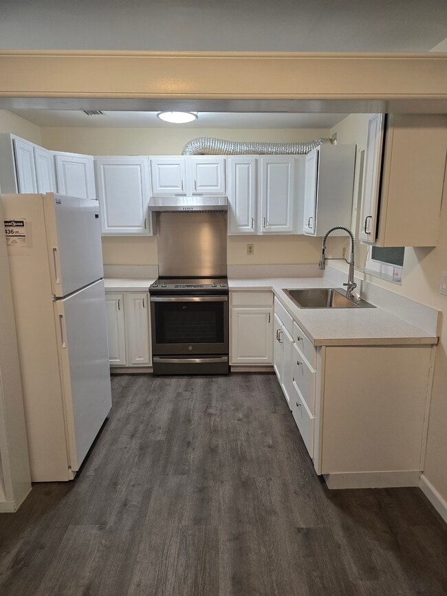 Building Photo - 336 Greenbriar Dr