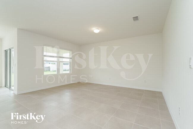 Building Photo - 1622 SW 27th St