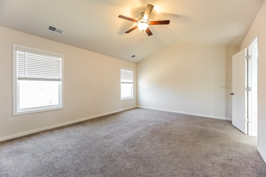 Building Photo - 352 White Peach Wy