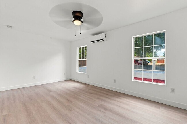 Building Photo - 1515 W Evans St