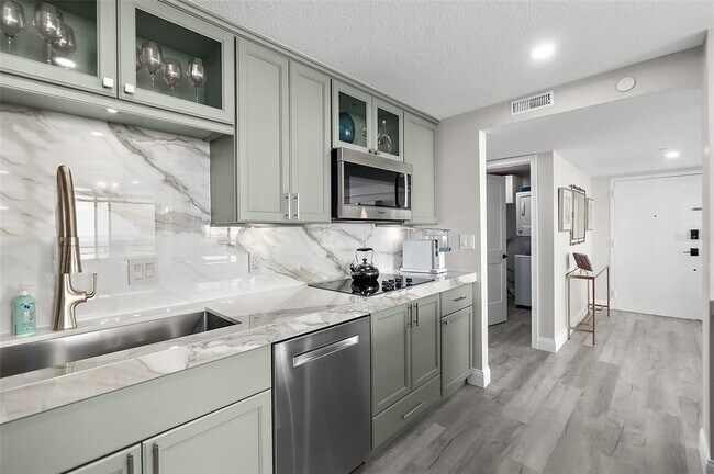 Building Photo - 1601 N Central Ave