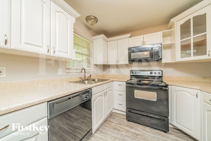 Building Photo - 204 E Lanett Dr