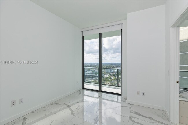 Building Photo - 480 NE 31st St