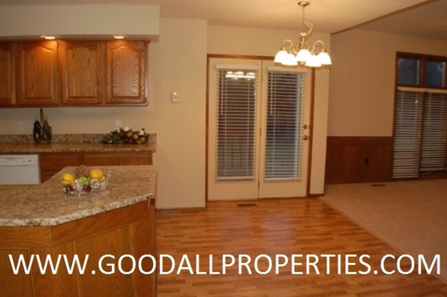 Building Photo - Executive 4 Bedroom Home in West Des Moine...