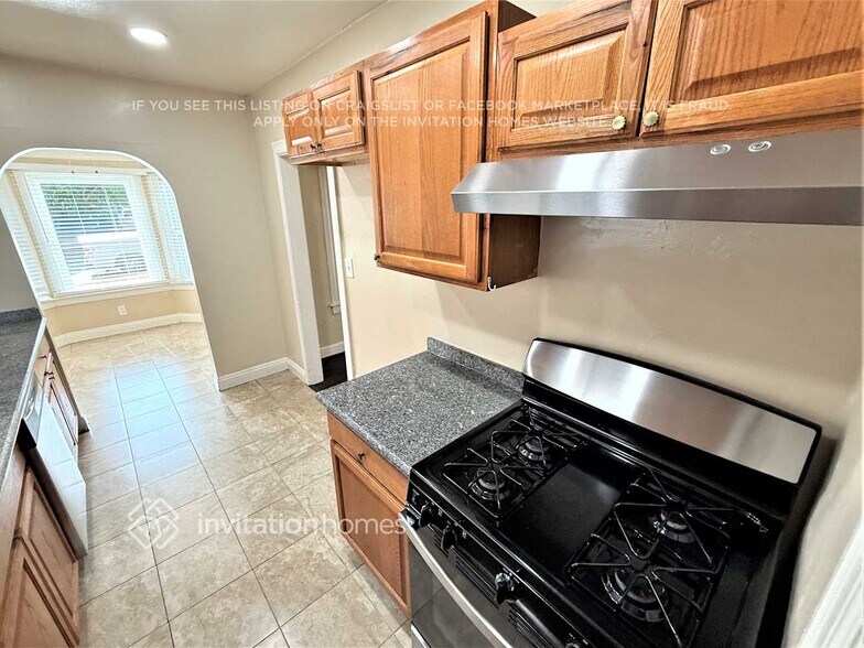 Building Photo - 6046 6th Ave