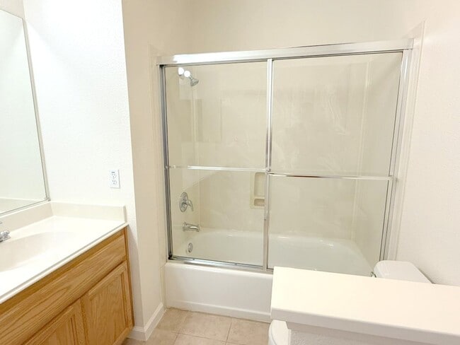 Building Photo - BEAUTIFUL BRIDGES END TOWNHSE, NEAR PARKS, GOLF COURSE, COYOTE CREEK ELEMENTARY !