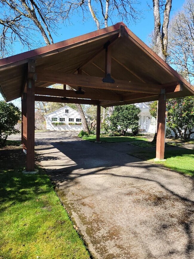 Building Photo - Beautiful Craftsman-style 3 bedroom, 2 bath home (1632 sq ft)  near Lake Steilacoom PLUS studio c...