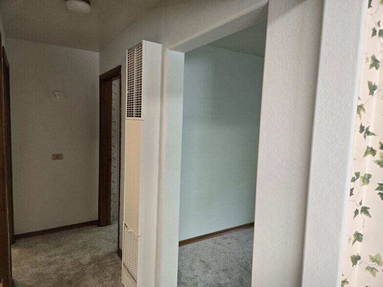 Hallway w Furnace - 4005 N 24th St