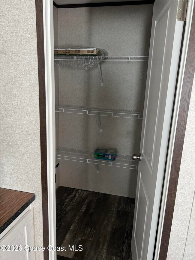 Building Photo - 194 Holiday Park Blvd NE