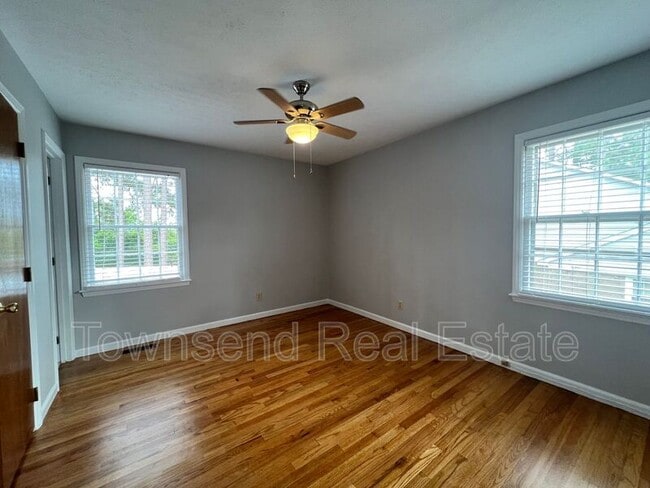 Building Photo - 5060 Chesapeake Rd