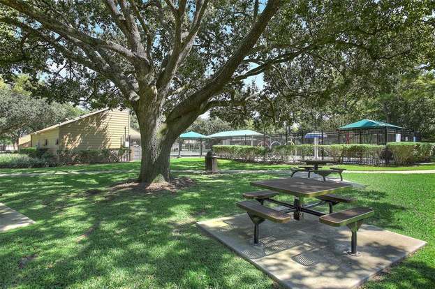 Building Photo - 8514 Greenleaf Lake Dr