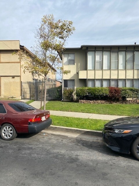 Building Photo - 5019 August St. (Augolet, LLC)